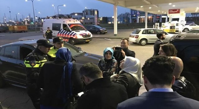Hollanda'ya geçmek isteyen AA ve TRT aracına polis engeli