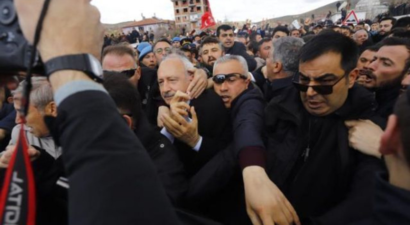 Kemal Kılıçdaroğlu’na şehit cenazesinde saldırı!