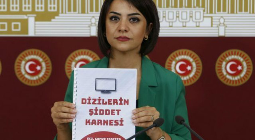 'Bir dizinin tek bir bölümünde en az 3 kadına şiddet sahnesi var'