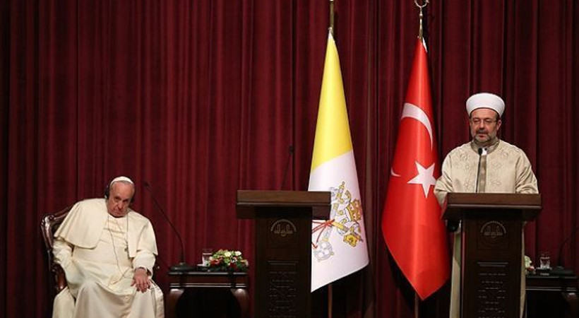 Diyanet İşleri Başkanı Papa ile buluştu, medyayı topa tuttu!