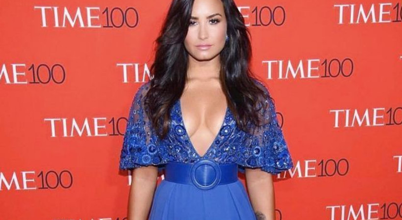 Ünlü şarkıcı Demi Lovato hastaneye kaldırıldı