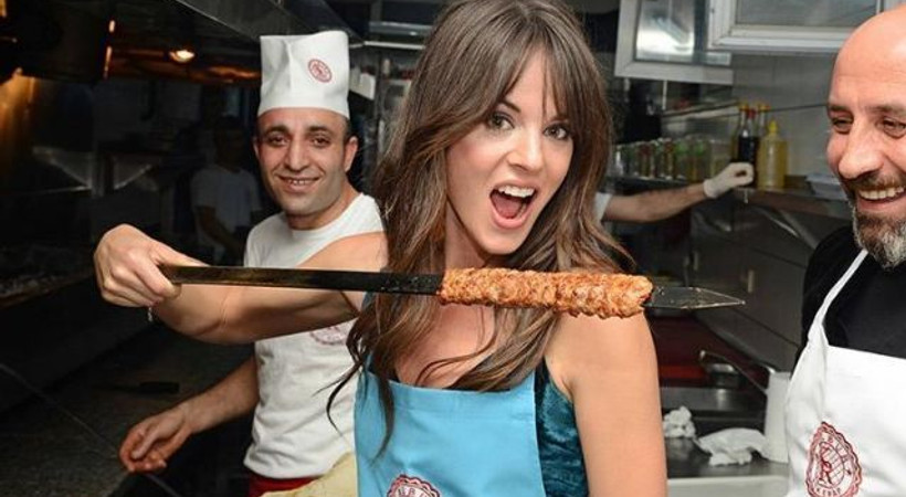 Hollywood yıldızından kebap şov!