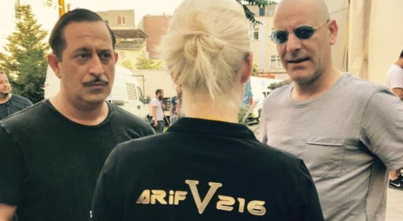 Cem Yılmaz'ın film setindeki gizemli sarışını kim çıktı?