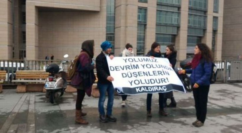 Evrensel ve Hayat TV muhabirleri adliyede alıkonuldu!