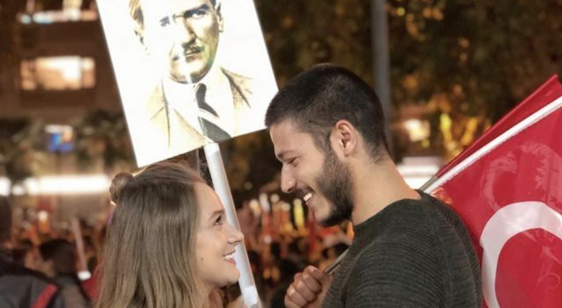 Ünlü oyuncu çiftin romantik pozuna beğeni yağdı!