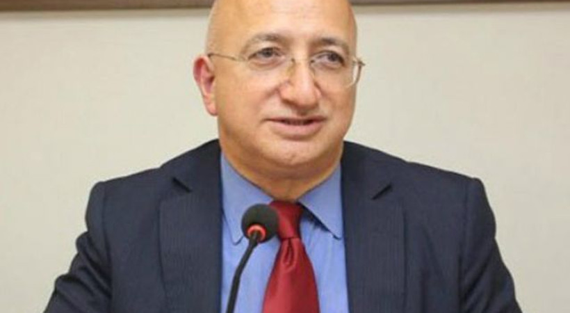 Vahap Munyar odasını topladı ve çıktı!