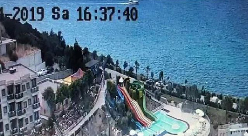 Bodrum'da sürat teknesinin gazetecilerin bulunduğu tekneye çarpma anı kamerada!
