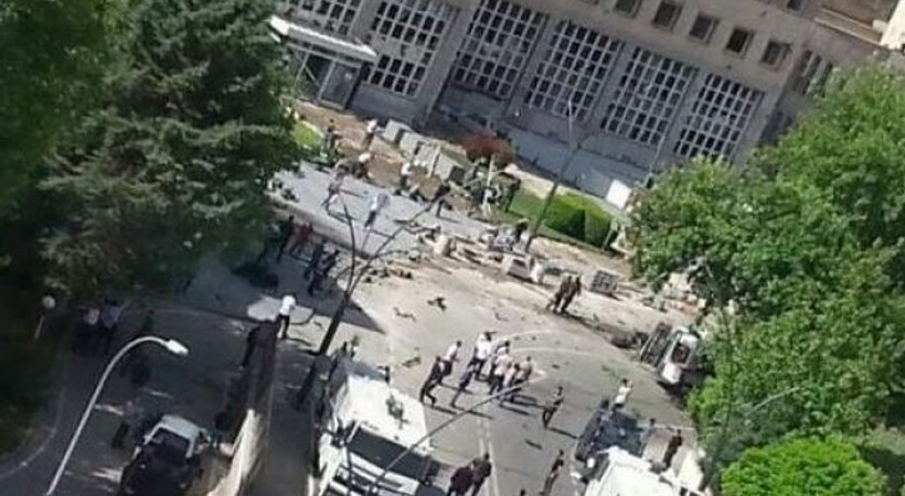 Ünlü sunucu da oradaydı! Saldırıyı Twitter'dan böyle duyurdu...