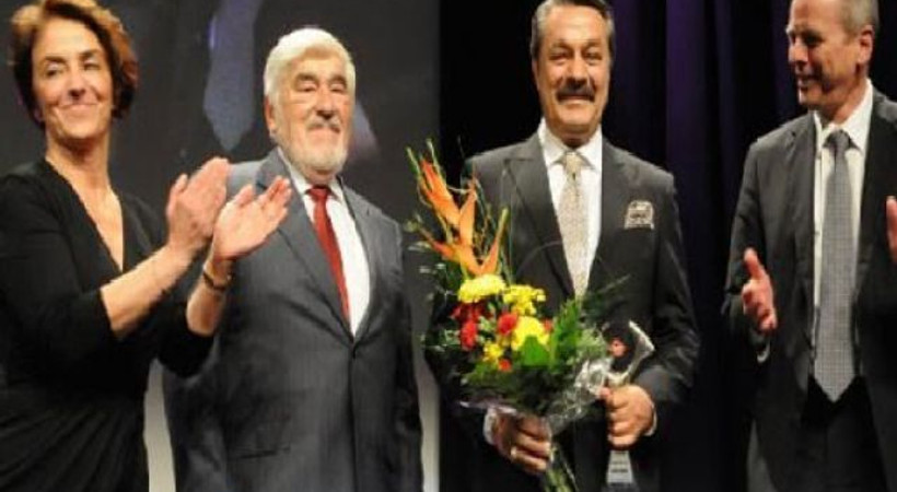Kadir İnanır'ın katıldığı Türk Alman Film festivali açılış töreninde protesto!