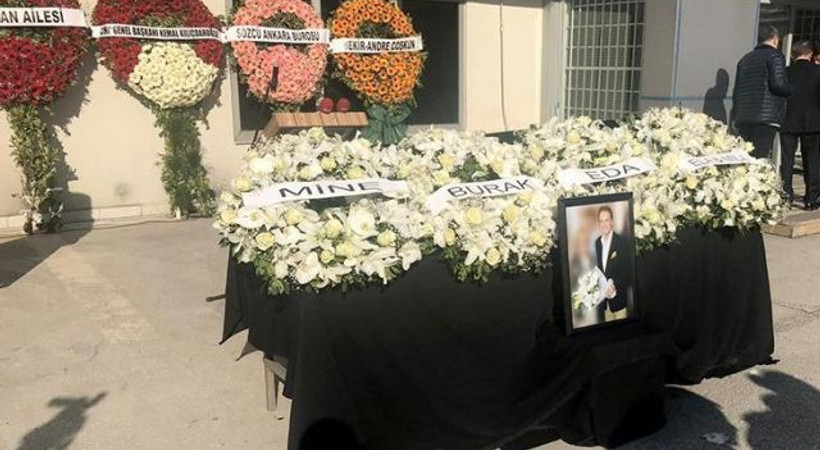 Sözcü gazetesi önünde tören... Ertuğrul Akbay son yolculuğuna uğurlanıyor!