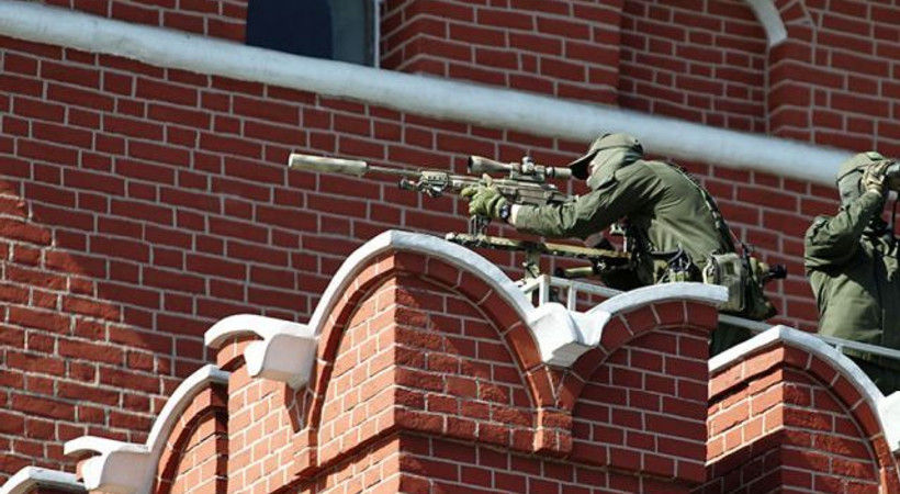 Rusya'da Putin'in konutunun dışında 3 gazeteci gözaltına alındı!