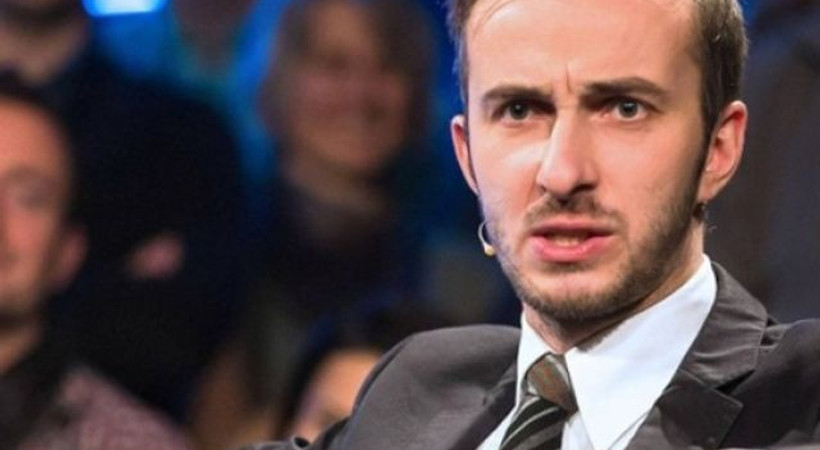 Alman komedyen Böhmermann'dan her fıkraya 103 Avro!
