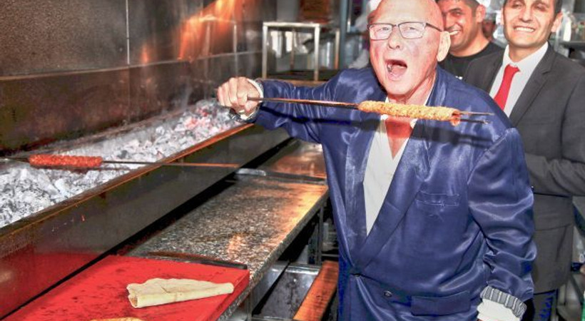 James Tolkan kebapçı oldu!