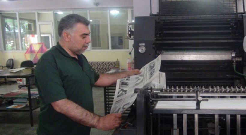 Engelli gazeteci engellere meydan okuyor!