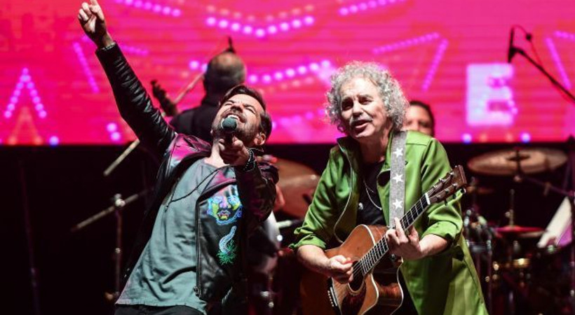 Yeni Türkü 40. yıl konserine yıldız yağmuru!