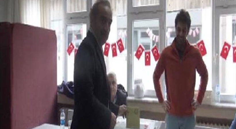 Gazetecilerle sandık görevlileri arasında gerginlik!