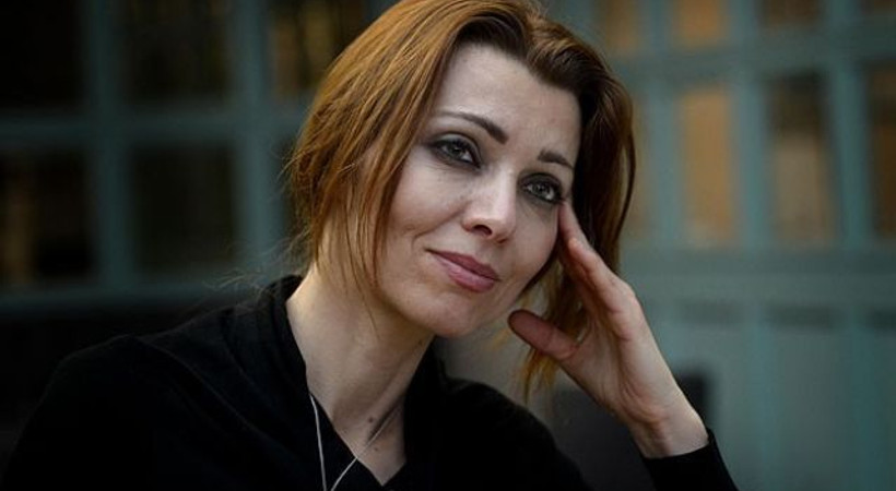 Hürriyet yazarından Elif Şafak'a: Orhan Pamuk bile bu kadarını akıl edememişti