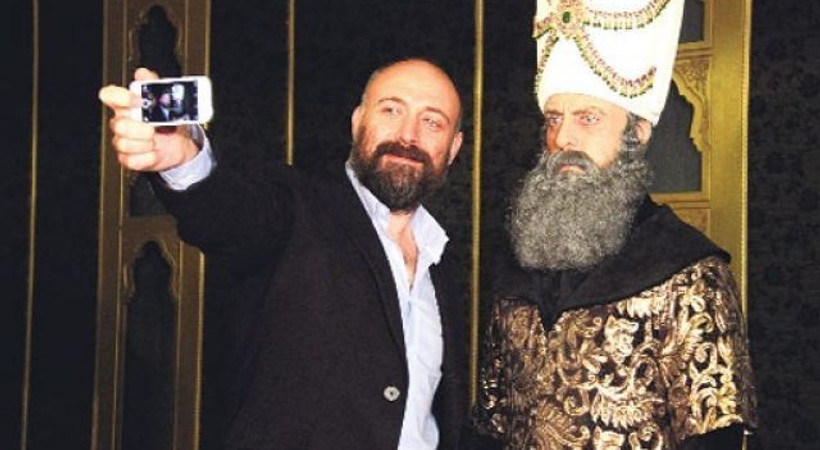 Halit Ergenç, Kanuni ile selfie çekti!