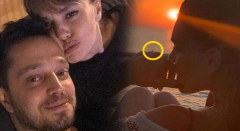 Aslı Enver'in fotoğrafında dikkat çeken detay