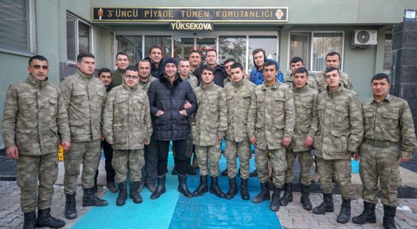 Söz dizisi oyuncuları Hakkari Dağlıca’da Mehmetçik’le buluştu!