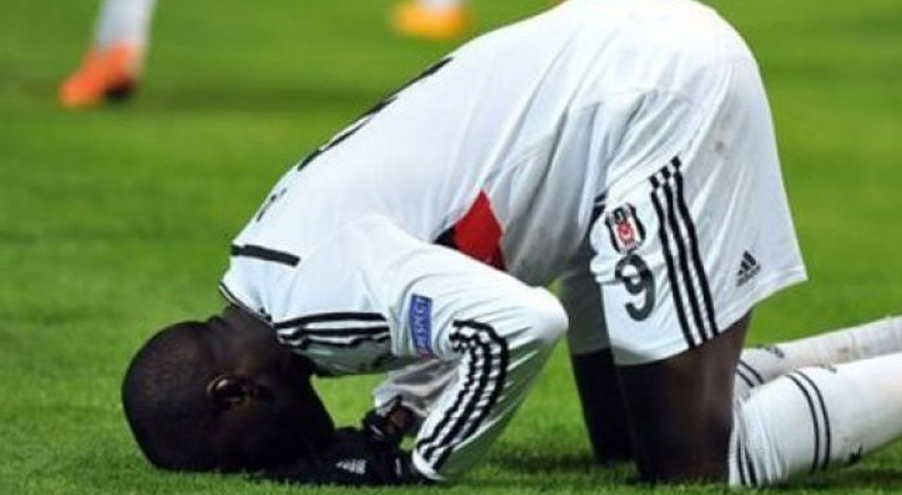 Demba Ba takipçisinin isteğini geri çevirmedi