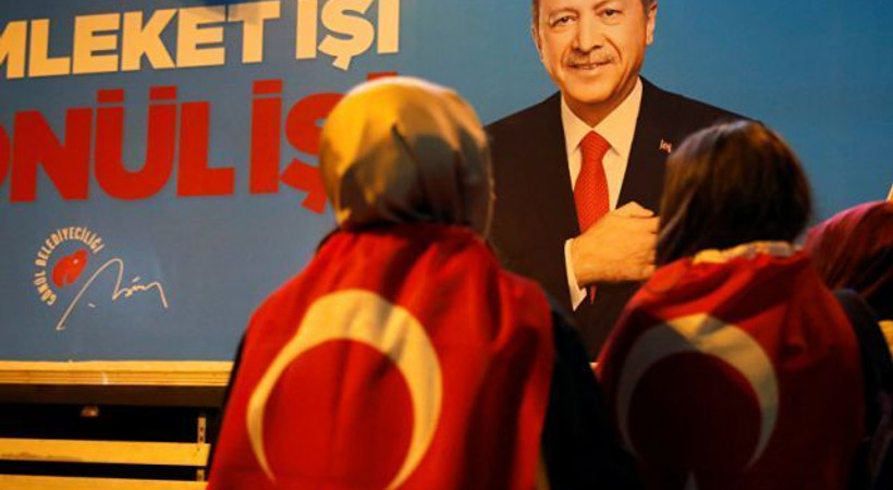 Sabah yazarı: Alnına dahi 'Reis' yazısını asmaya çalışan gazeteciler, siyasetçiler birer 'zübükzade'ye dönüşmüş