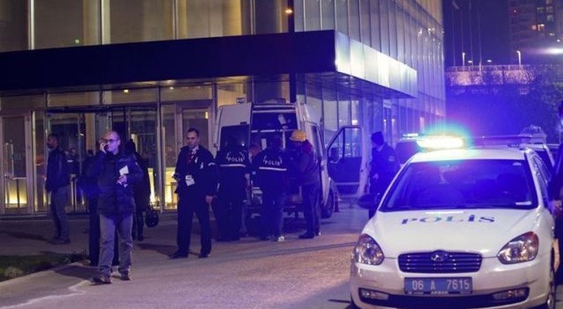 Doğan Medya'da panik: Camları kırıldı!