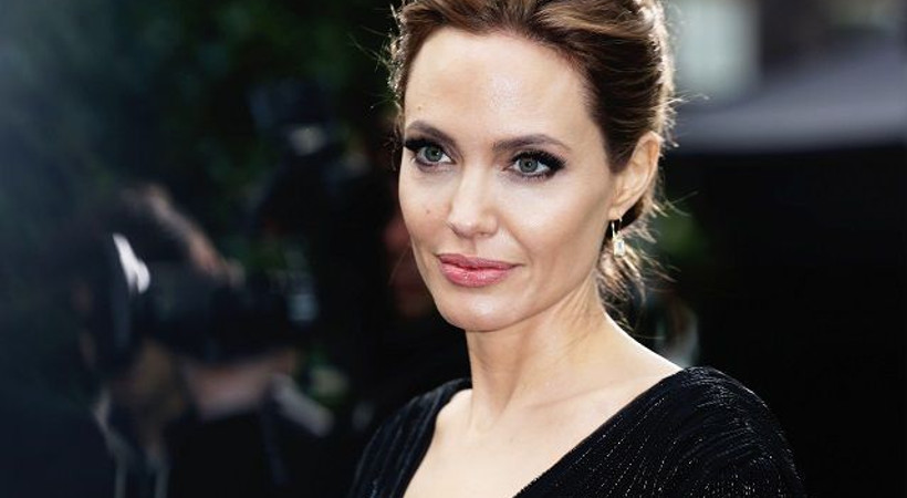Göğüslerini aldırmıştı... Angelina Jolie yeniden operasyon geçirdi