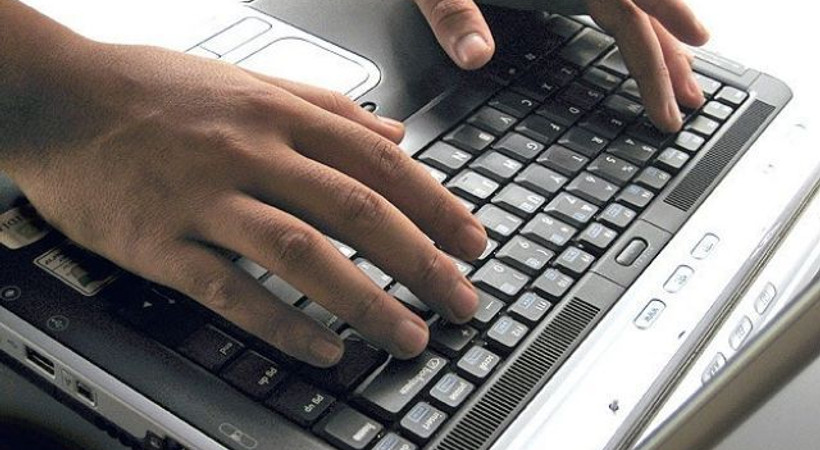 İnternet 'sosyal medya' için kullanılıyor