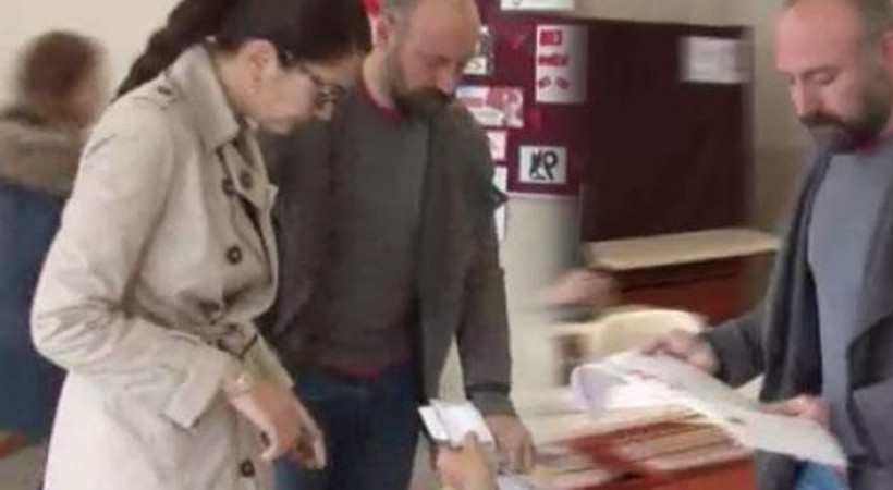 Ünlü oyuncunun oy pusulasında damga krizi!