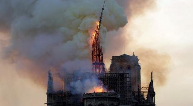 Notre Dame Katedrali'nde yangın!