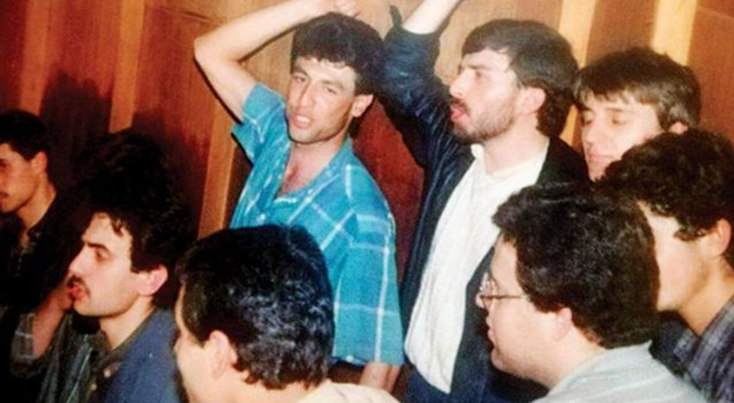 Hürriyet yazarı 30 yıl önceki fotoğrafını yayınladı: 'Kahrolsun İsrail sloganı atarken...'