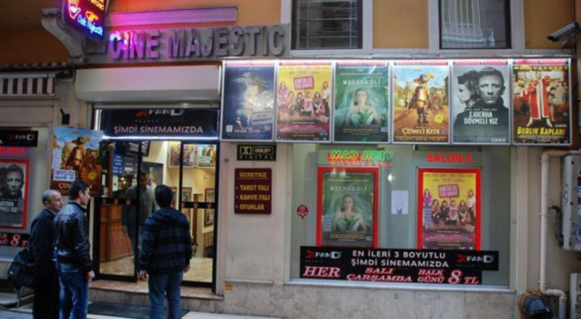 Beyoğlu'ndaki ünlü sinema sular altında kaldı!