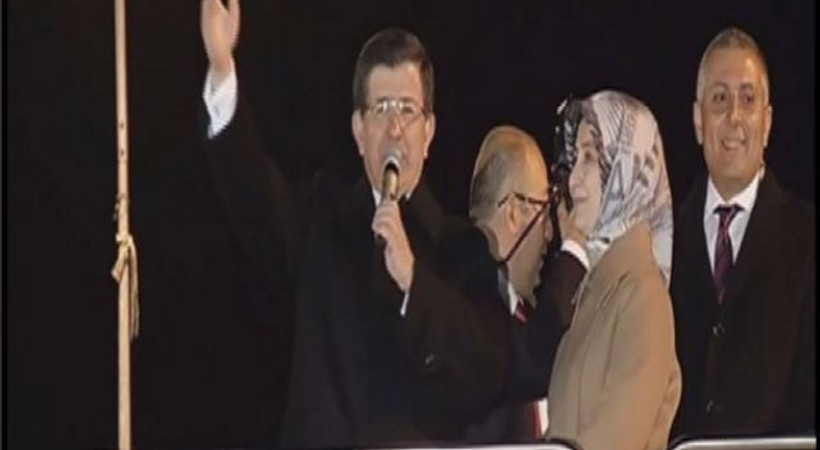 Davutoğlu'ndan Konya'da Balkon konuşması
