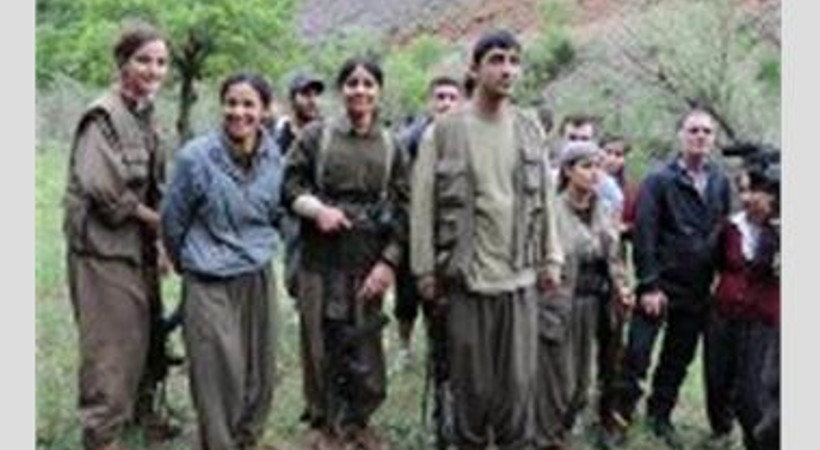 Gazeteciler çekilen PKK'lılar ile karşılaşınca...