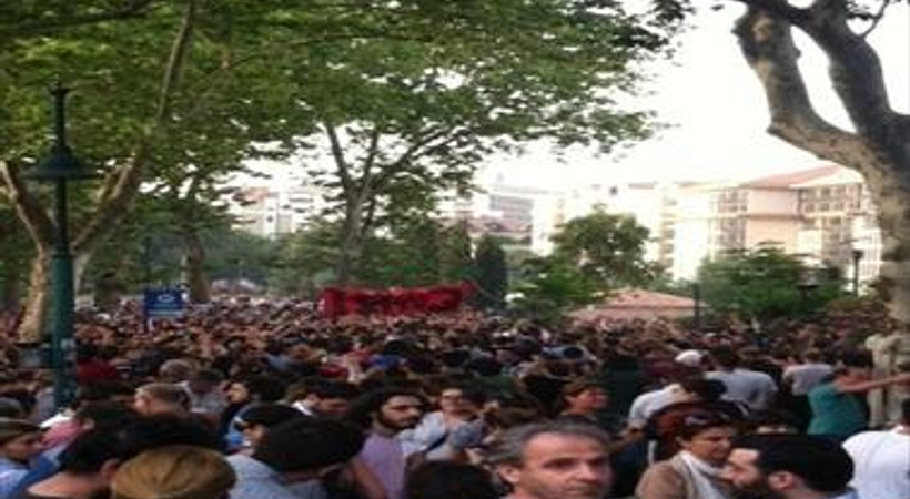 Gezi Parkı’nda gece nöbetine devam