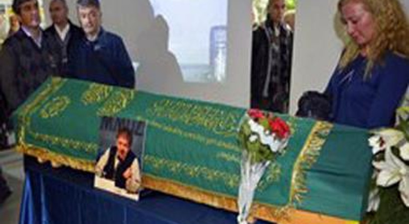 Cumhuriyet gazetesi yazarı son yolculuğuna uğurlandı