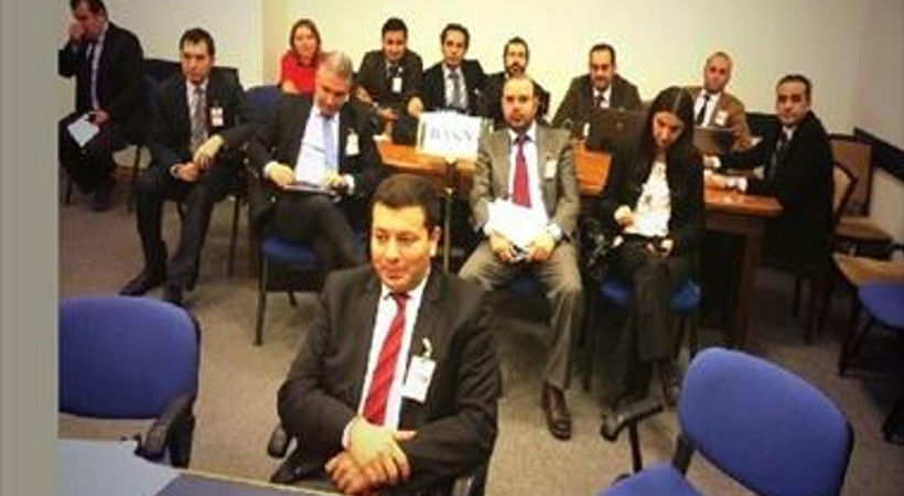 Gazetecilerden Salim Uslu'ya boş masa tepkisi