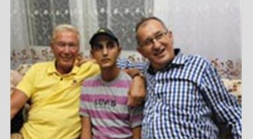 Gezi olaylarında yaralanan gence Uğur Dündar ve Atilla Sertel'den ziyaret