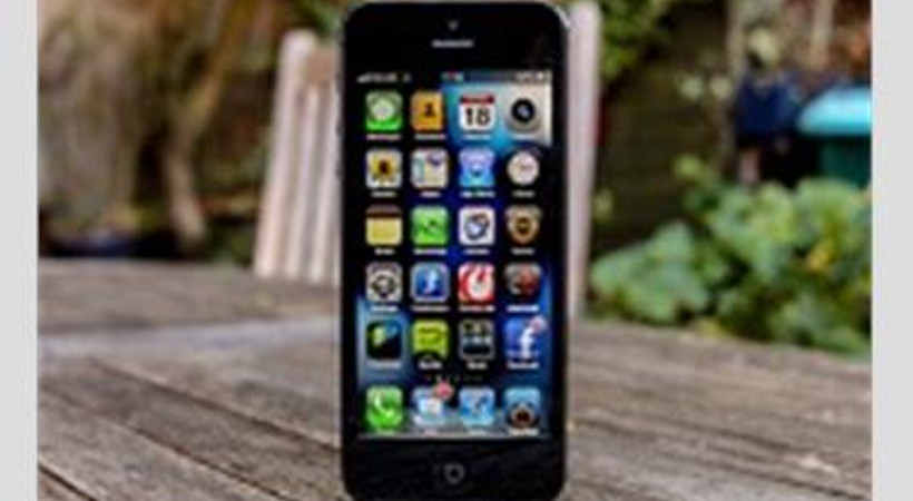 iPhone kullanmasına izin yok!