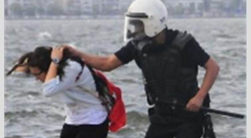 İzmir'de gençleri coplayan üç polis açığa alındı!
