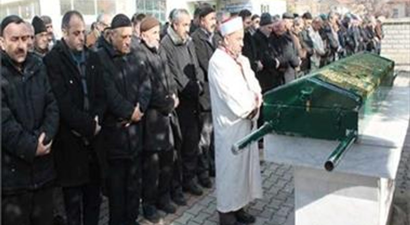 Nuh Albayrak babasını son yolculuğuna uğurladı