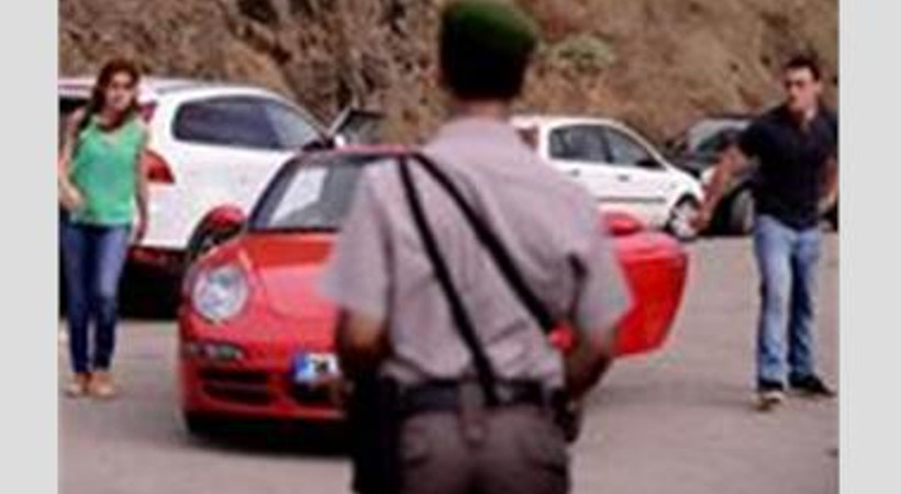 Polis dizilerdeki trafik ihlallerini izlemiş