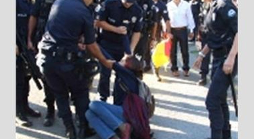 TRT önünde protestoya polis müdahalesi!