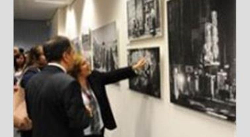 Ünlü fotoğrafçıdan sergisine katılanlara videolu sürpriz!