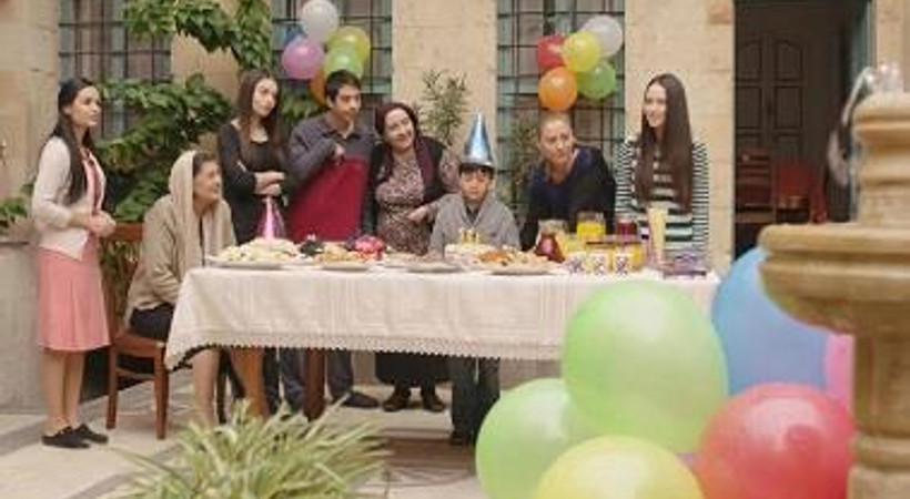 Reytinglerde zirveden inmeyen dizi yerini hangi programa bıraktı?