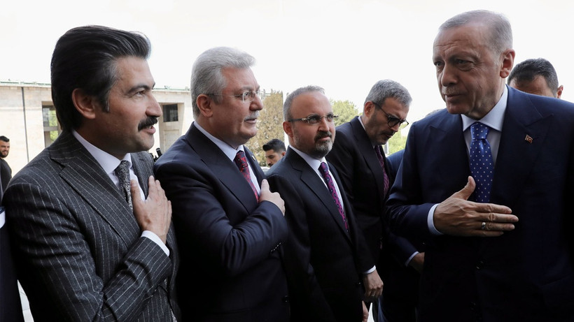AK Parti'de görevden alma depremi! Cahit Özkan'ın Birleşik Arap Emirlikleri ile ilgili sözleri kriz çıkarmıştı. Cahit Özkan görevden alındı. Yeni AK Parti Grup Başkanvekili belli oldu