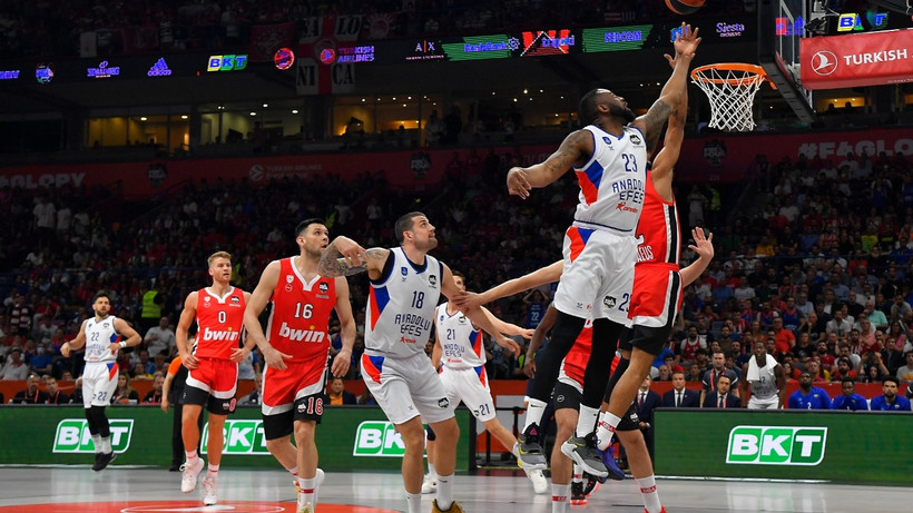ANADOLU EFES 77-74 OLYMPİAKOS MAÇ ÖZETİ