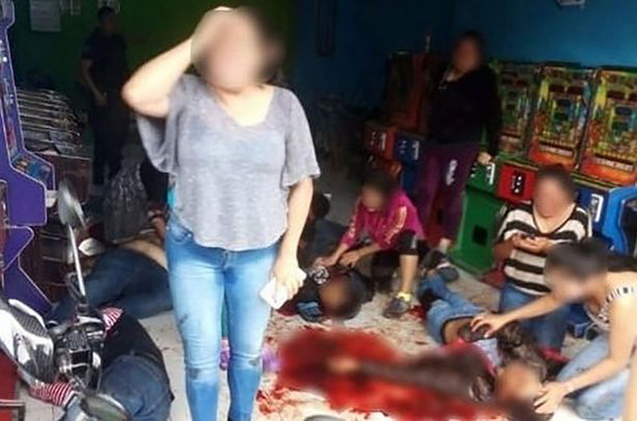 Aileler, çocuklarını kan gölünün içinde buldu.