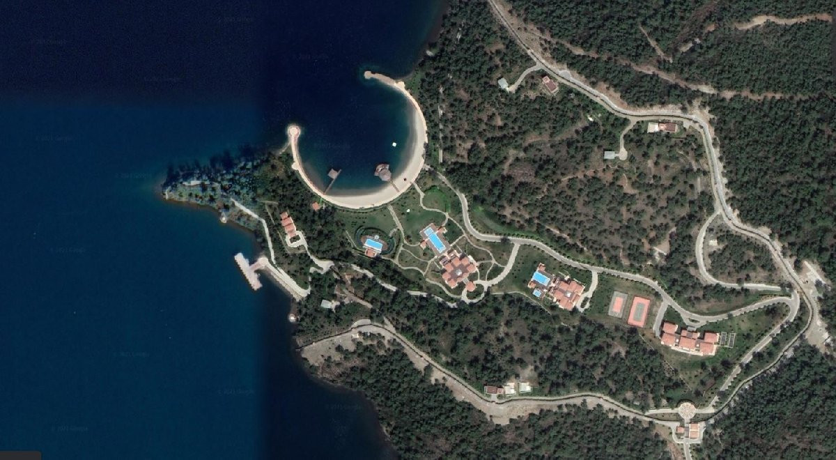 Bugüne kadar gizemini koruyan ve Yazlık Saray olarak bilinen
